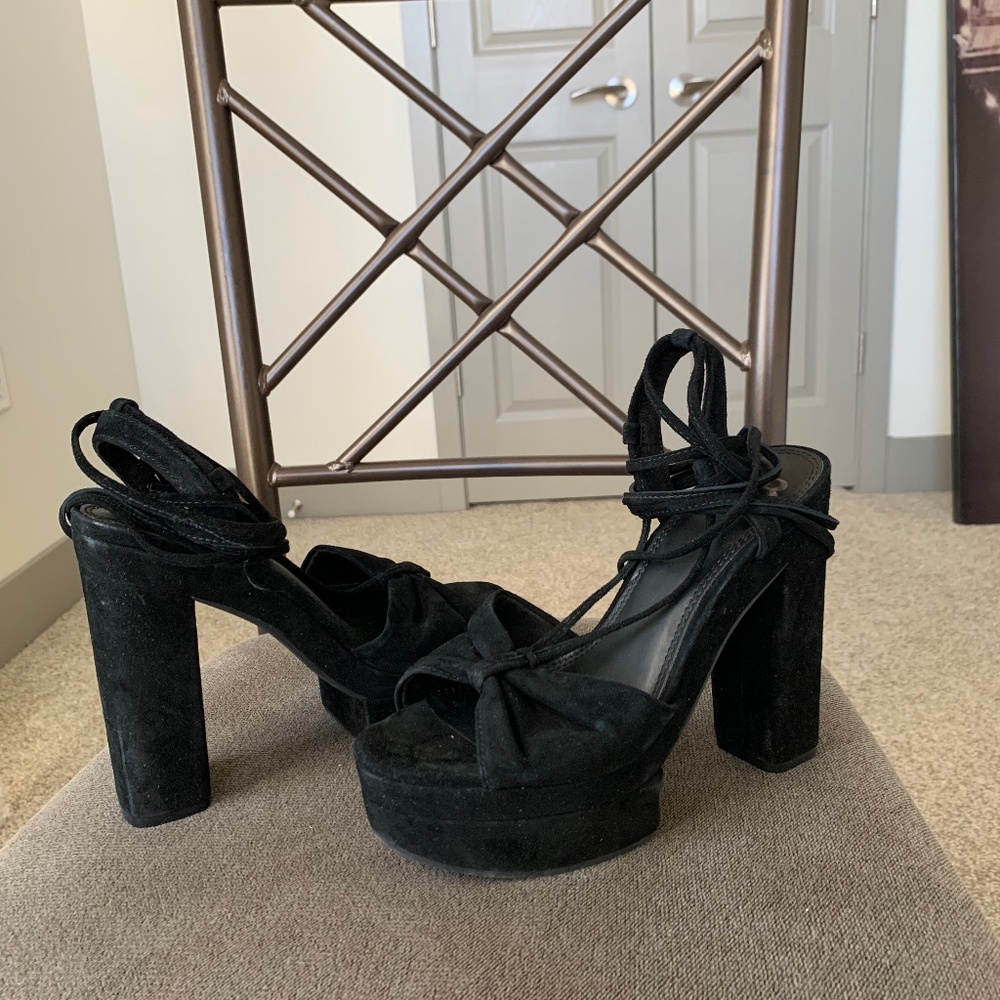 Black Gianni Bini heels